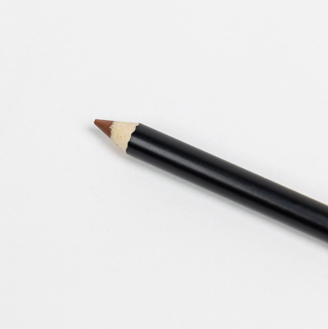 Gloss Bond: The Secret to Plump, Transfer-Proof Lips in Minutes