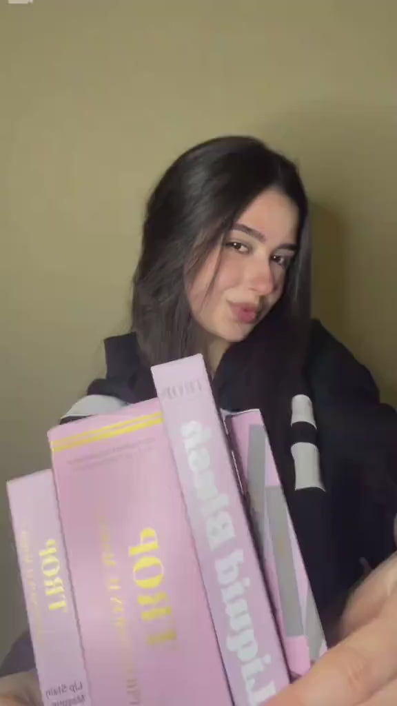 Creator applying the Trop All-Day Liquid Blush, video 1